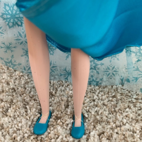 DISNEY PRINCESS FROZEN 1 CLASSIC ELSA DOLL - Picture 7 of 8